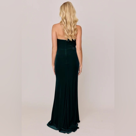 Reverly Fallon Velvet Dress / Size 18 / Classic Emerald Green/ Formal Bridesmaid - Picture 5 of 7